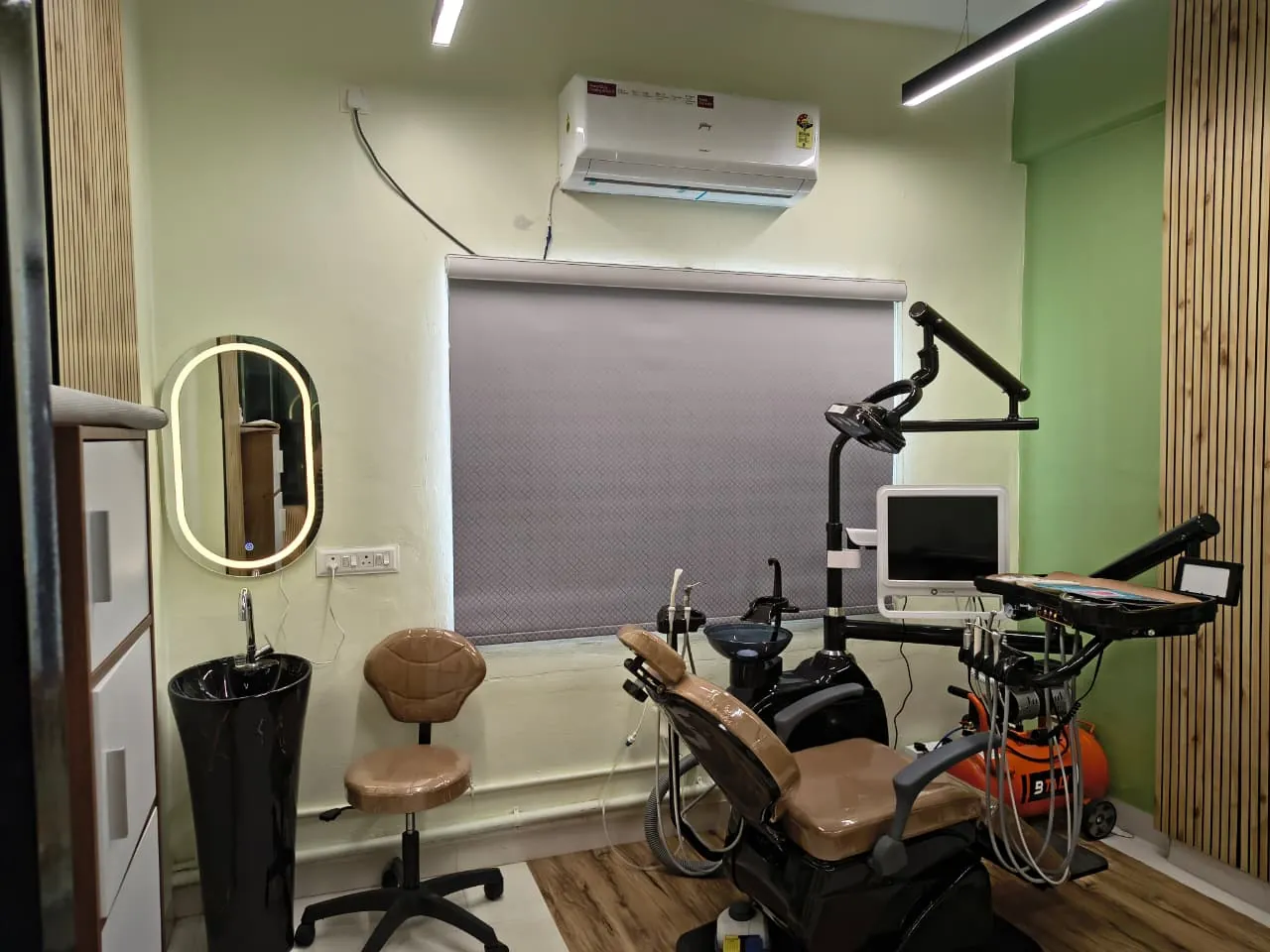 Backlit mirror, freestanding basin and the dental chair
